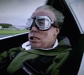 Jeremy Clarkson bliver blæst ansigtet så meget, at vinden strækker hans ansigt, der illustrerer lynhurtig hjemmesidehastighed
